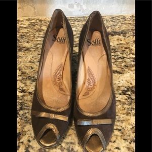 Sofft Brown Suede Leather with Bronze Trim 81/2